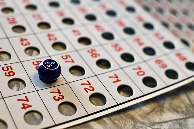 Cartella del bingo con i numeri segnati dal marcatore